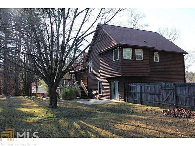 Building Photo - 6005 Chimney Springs Rd