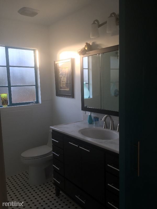 Building Photo - 3715 Paloma Dr