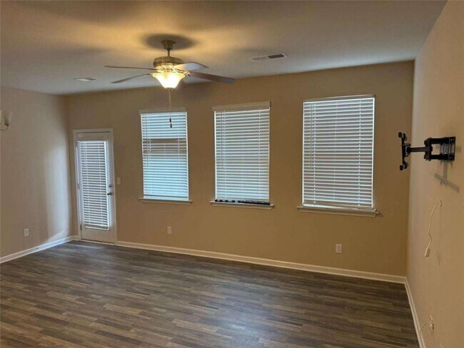 Foto del edificio - 2824 Hillside Way