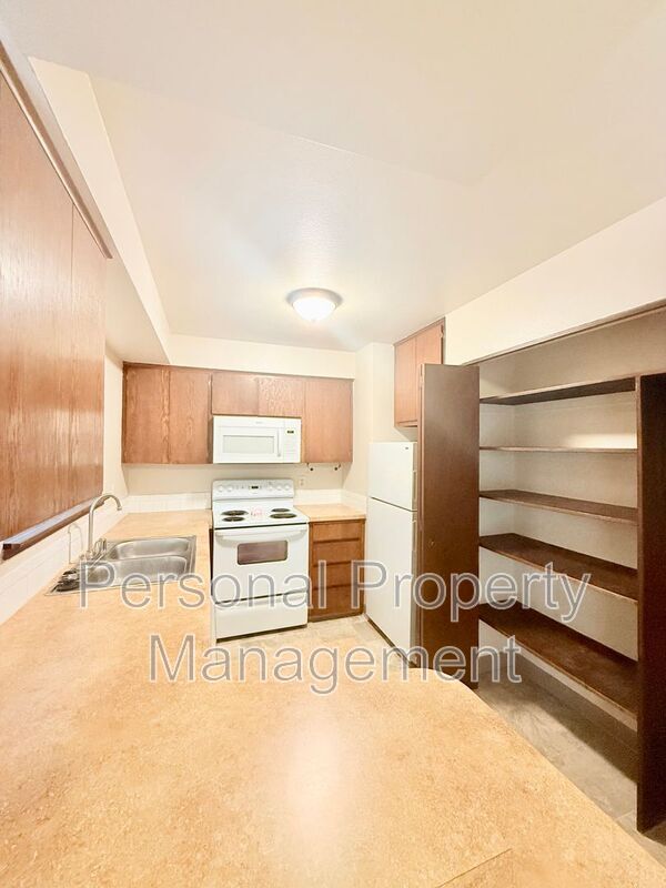 Building Photo - 1335 Z St