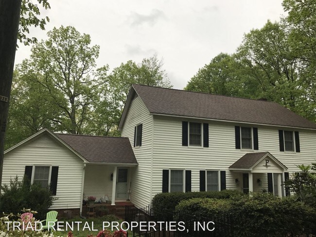 Building Photo - 4 br, 2.5 bath House - 1112 GREENMONT DR.