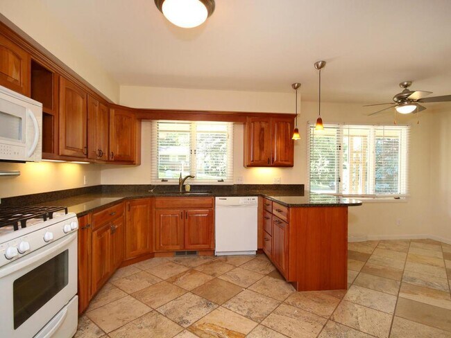Building Photo - 15712 Wing Lake Dr