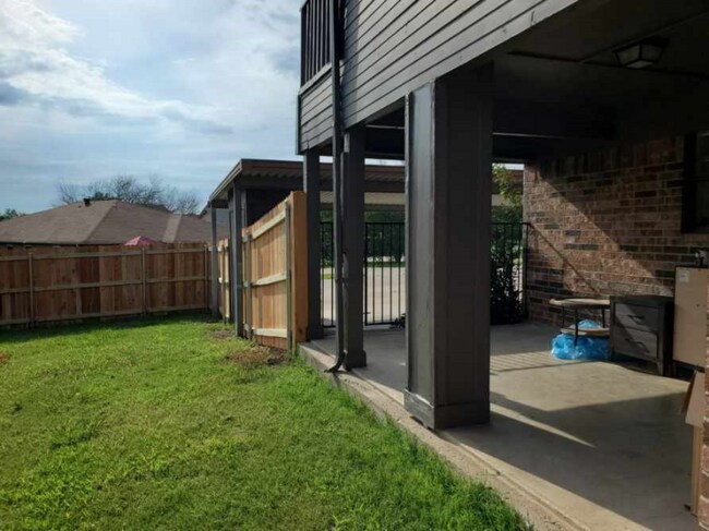 Foto del edificio - 2813 Shady Grove Dr