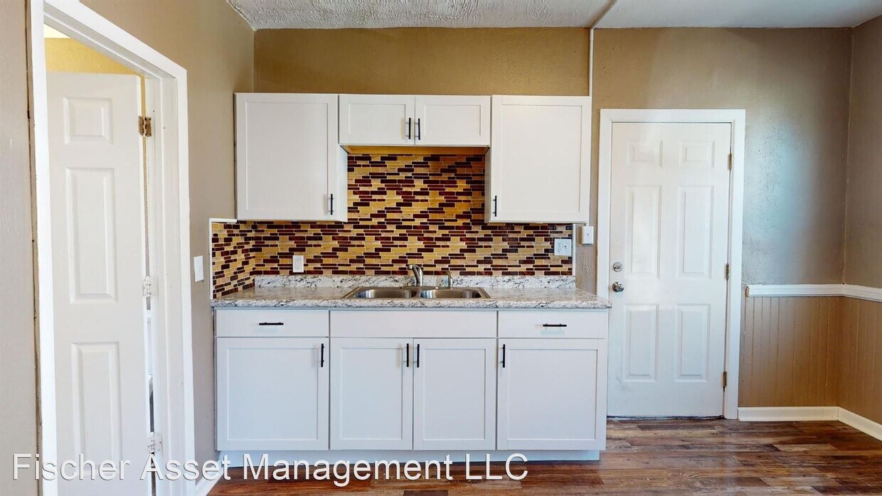 Primary Photo - 1 br, 1 bath Apartment - 3164 west 73rd St...