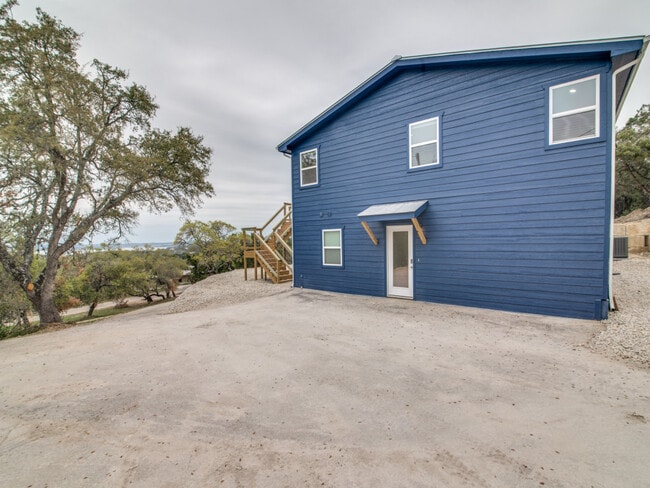 Building Photo - 268 White Oak Dr