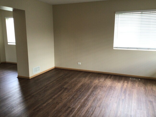 Building Photo - 2940 Country Club Avenue