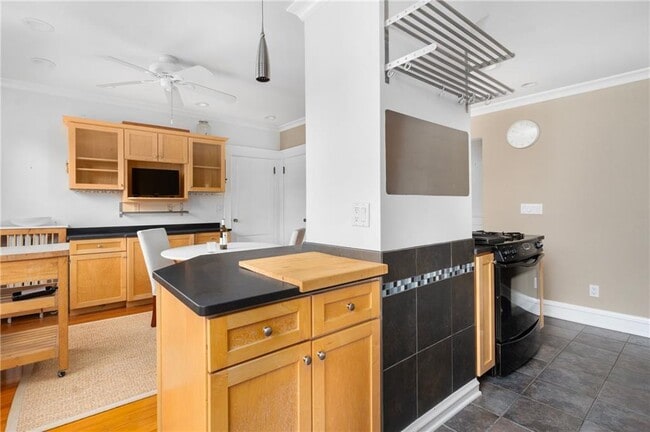 Foto del edificio - 377 Lloyd Ave