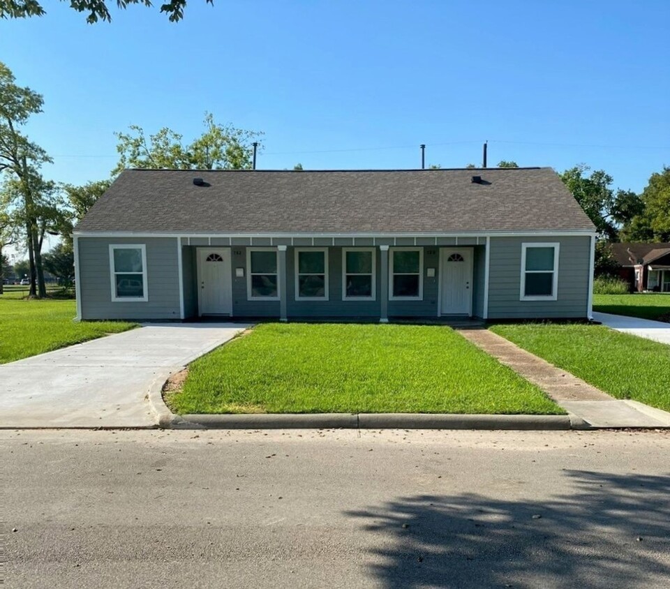 Foto principal - 780-782 E Irby St