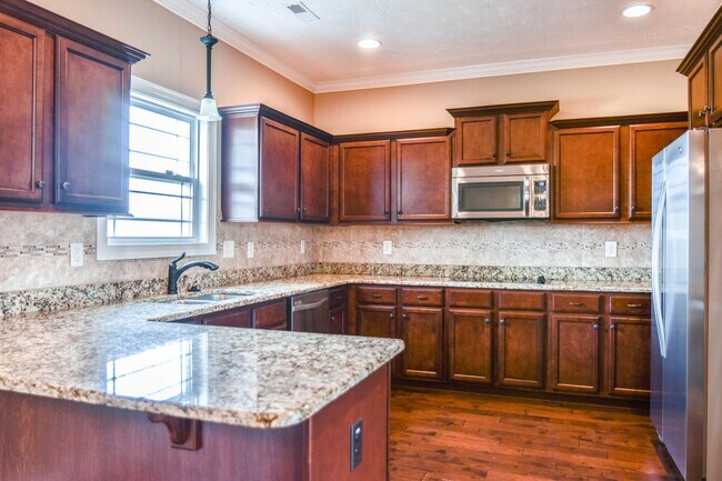 Foto del edificio - Pet Friendly Three Bedroom with Bonus!