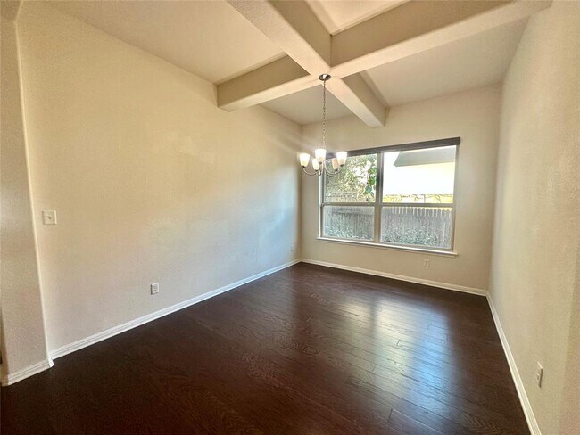 Building Photo - 911 Copper Lake Rd