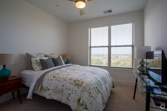 Executive Suite - Artisan Hill