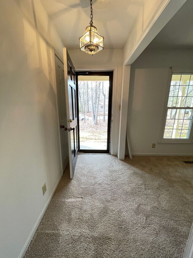 Foto del edificio - Lovely 3br 2ba home in quiet Chapel Hill neighborhood, walking distance to McDougle Elementary!