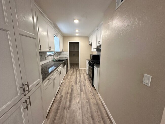 Building Photo - Spacious 3-Bed Home in OKC with Dual Prima...