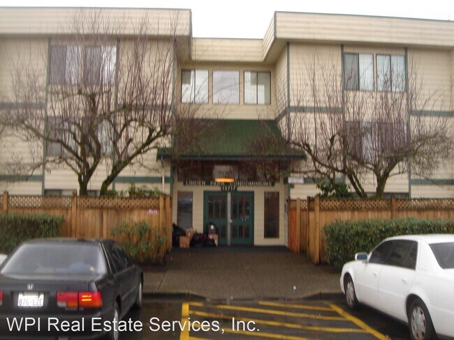 2 br, 1.5 bath House - 13717 Linden Ave. N... photo'