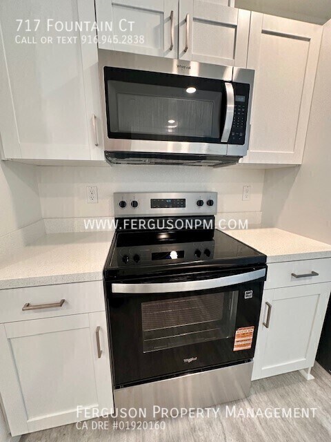 Foto del edificio - 717 Fountain Ct