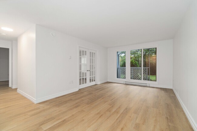 Photo du bâtiment - TWO BEDROOM APARTMENT AVAILABLE IN THE HEART OF DARTMOUTH