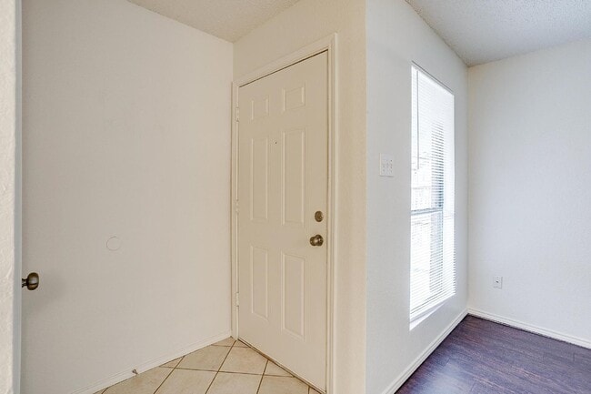 Building Photo - 10265 Aurora Dr
