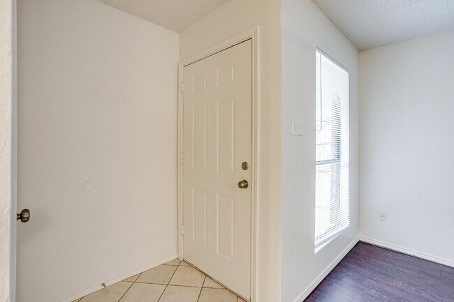 Foto del edificio - Charming 3 Bedroom Home with 2 Full Baths