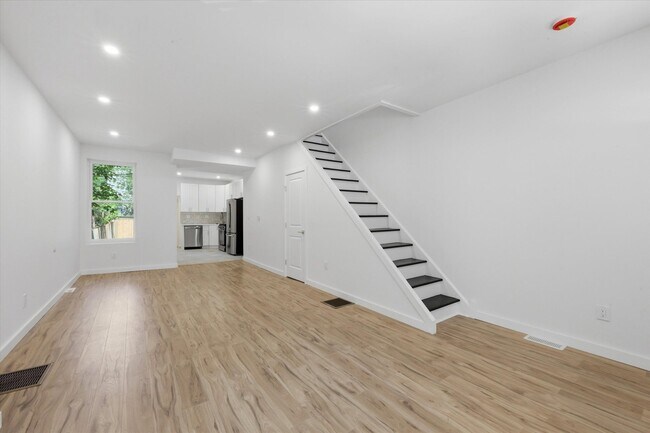 Building Photo - 5011 Beaumont Ave