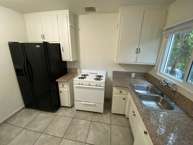 Building Photo - 1803 N Gramercy Pl