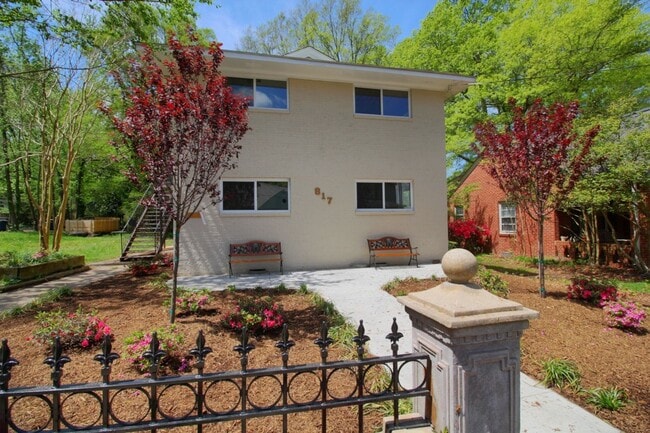 Photo - Renovated, Well-Kept 2bd/1ba Only 1 Block ... House