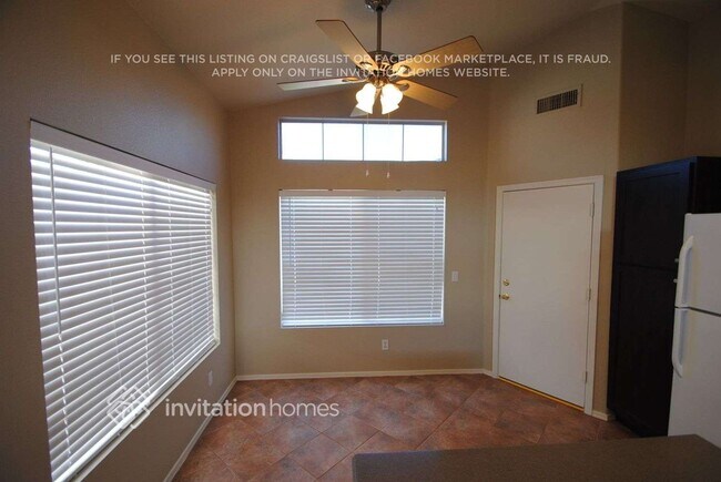 Building Photo - 2406 S Navajo Way