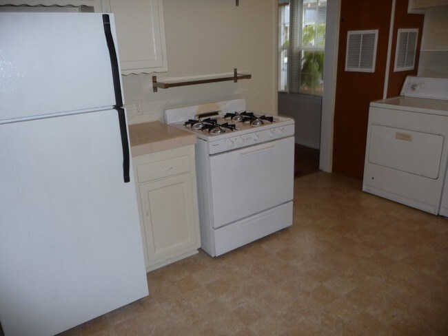 Kitchen - 5408 Kinston Ave