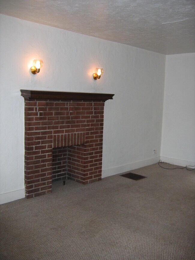 Building Photo - 2023 Dartmore St