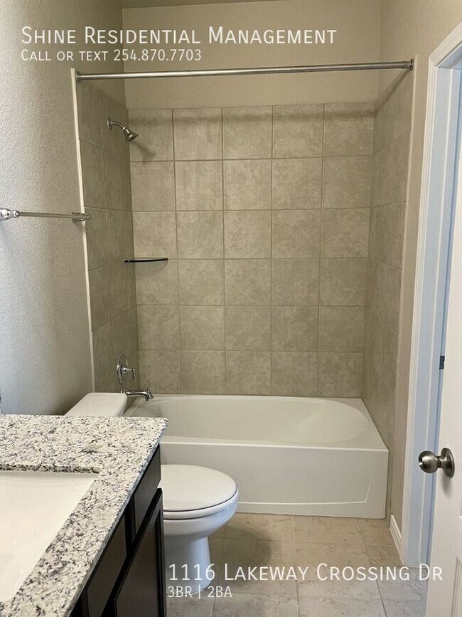 Building Photo - 1116 Lakeway Crossing Dr