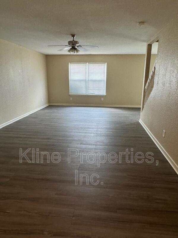 Building Photo - 878 Helm Dr