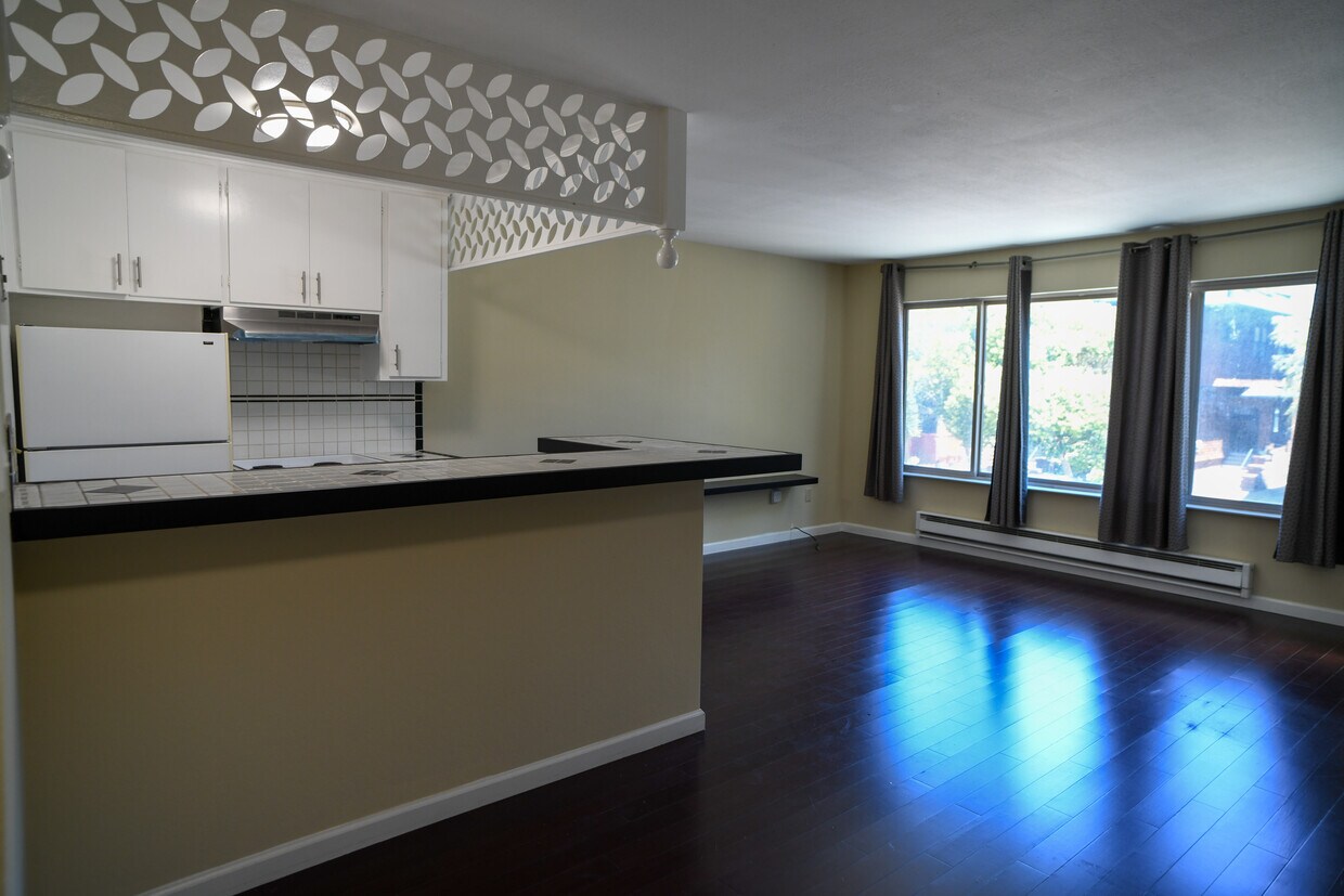 Livingroom - 125 Palm Ave