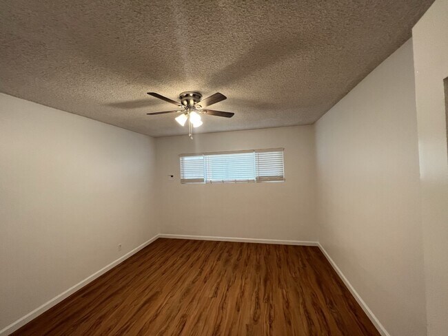 Foto del edificio - 4635 N Bellflower Blvd
