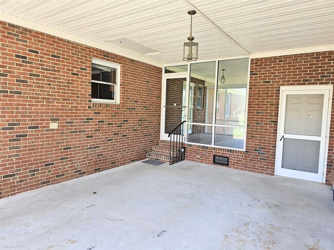 Foto del edificio - 3 br, 2 bath House - 4228 Woods Crossroads...