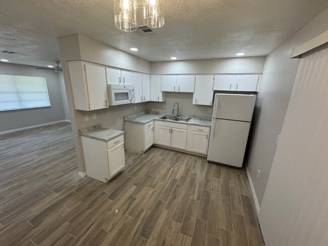 Building Photo - 21514 Campbell Dr