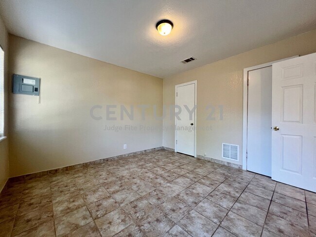 Foto del edificio - Cozy 1-Story 1/1 Duplex in Castleberry ISD...