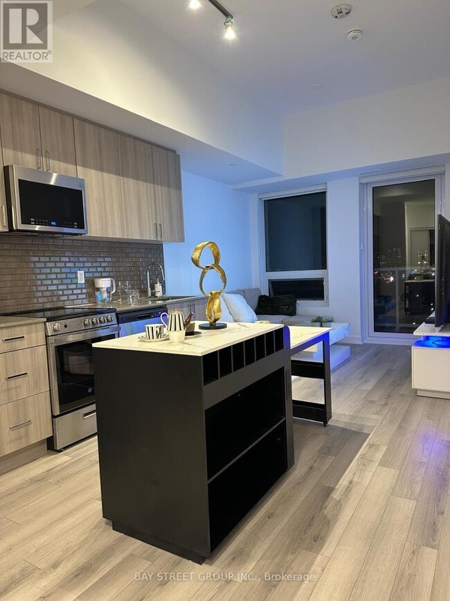 Building Photo - 1005 Dundas St E