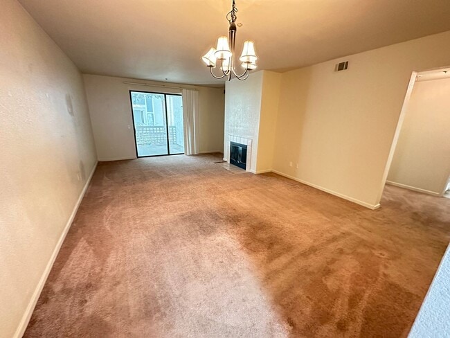 Building Photo - 2 Bed 2 Bath Condo In Walnut Creek (W/ Garage)