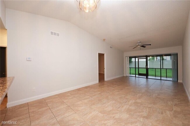 Building Photo - 2 br, 2 bath House - 10127 Boca Bnd E # B2