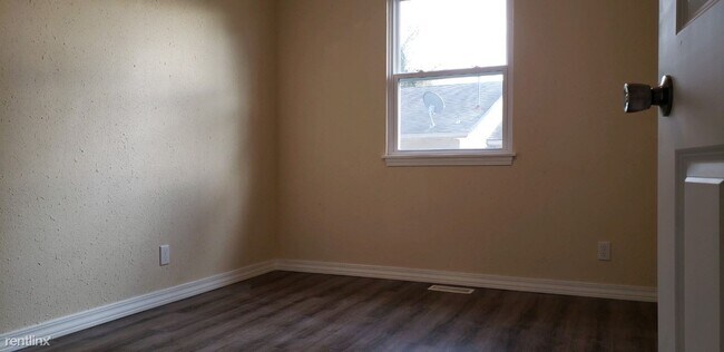 Building Photo - 3 br, 1 bath House - 816 Robin Dr