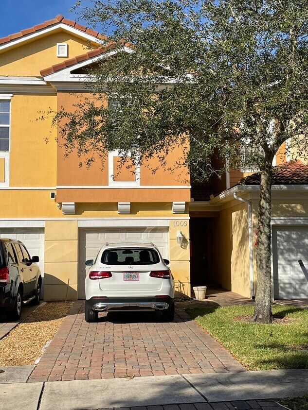1009 Pipers Cay Dr, West Palm Beach, FL 33415 Townhome Rentals in