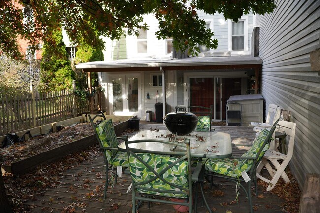 Foto del edificio - 40 Van Reypen St