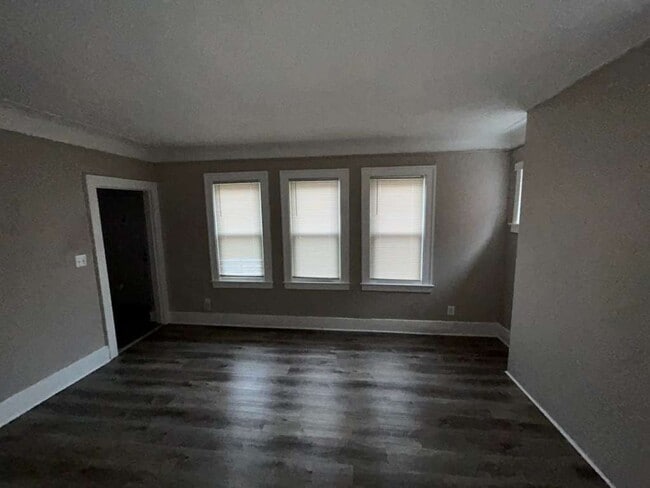 Building Photo - Two units, one home!