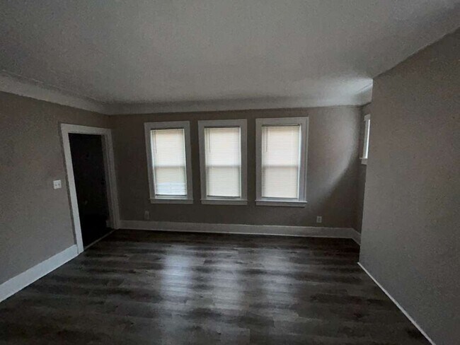 Foto del edificio - Two units, one home!