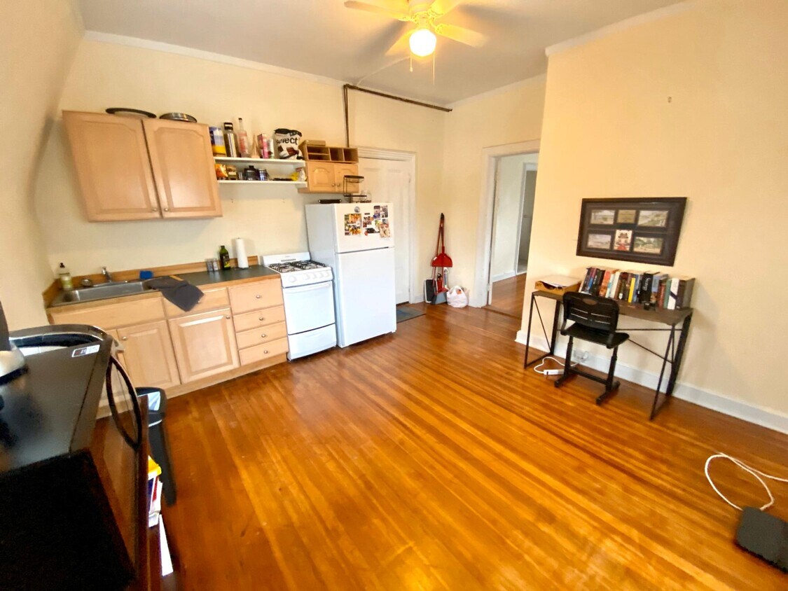 67 Perry St Unit 7, Newport, RI 02840 Condo for Rent in Newport, RI