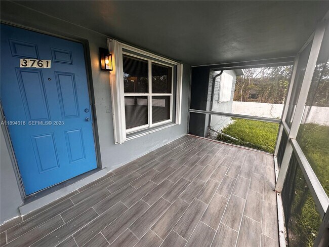 Foto del edificio - 3761 NW 9th St