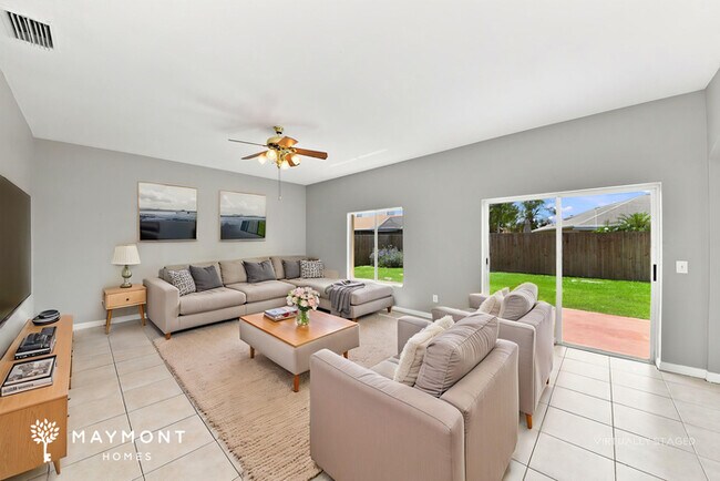 Foto del edificio - Spacious 6-Bedroom Home in Riverview
