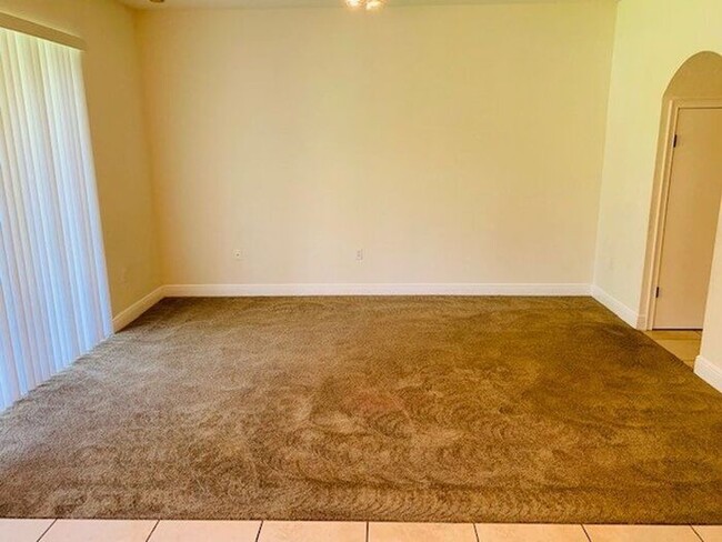 Building Photo - Townhome in La Fortuna, Kissimmee