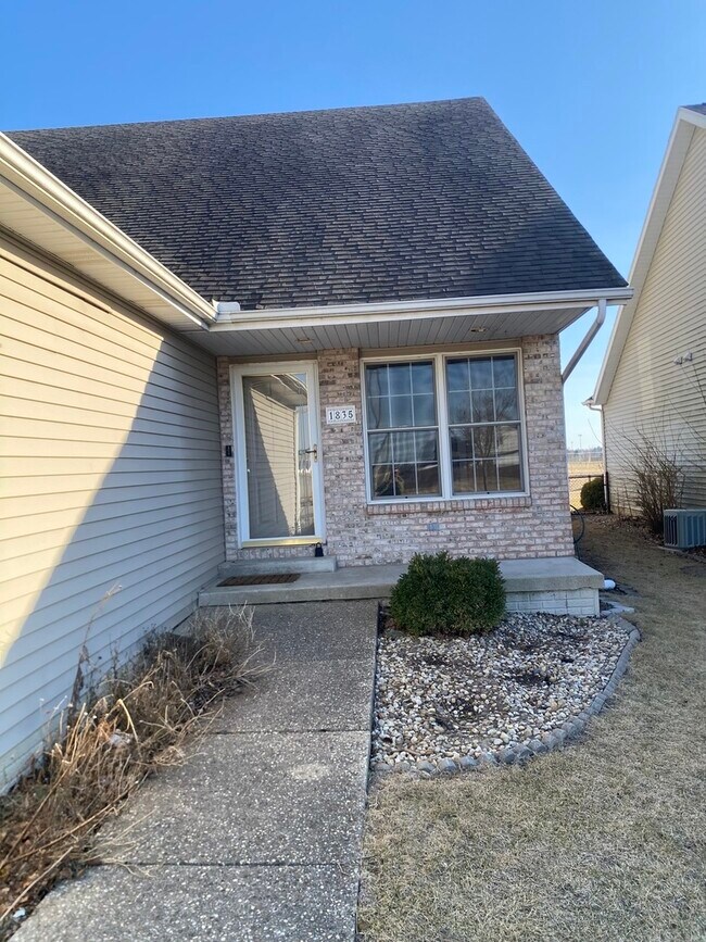 Foto del edificio - 1835 Marina Dr