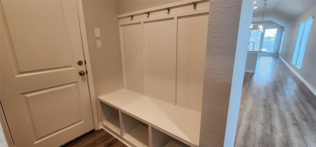 Foto del edificio - 136 Los Olives Ln