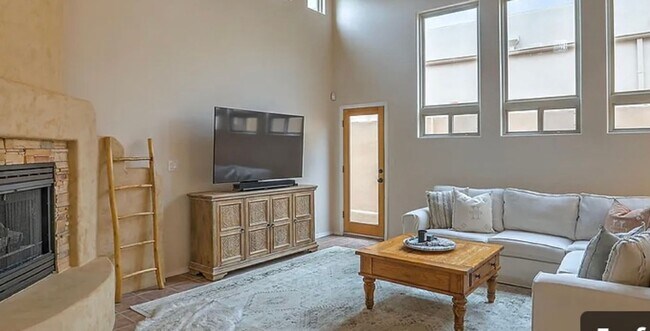 Foto del edificio - Beautiful 3 bedroom home in high desert lo...